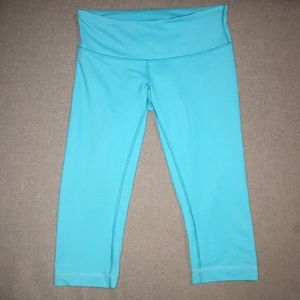 barely worn LULULEMON LEGGINGS!!!🦋